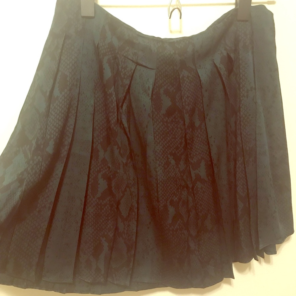 Dolce Vita Green and Black Snakeskin Pleated Skirt